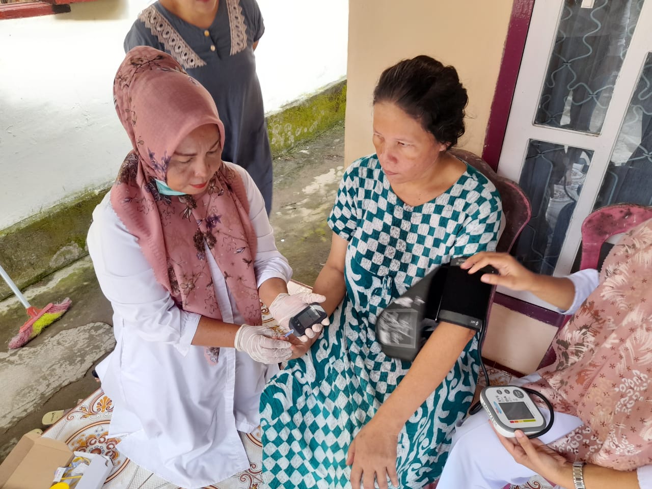 PUSKESMAS KAYU GADANG DETEKSI DINI FAKTOR RESIKO PENYAKIT TIDAK MENULAR (PTM),LANSIA\" SE NAGARI 