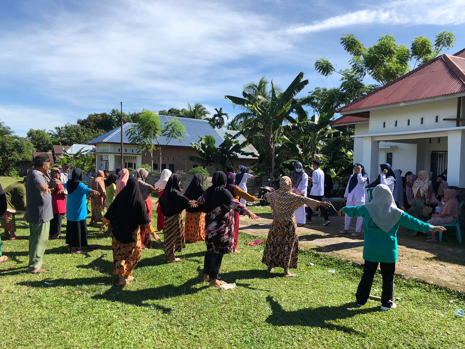 Edukasi gizi dan senam lansia di nagari Sungai Pinang Tapan