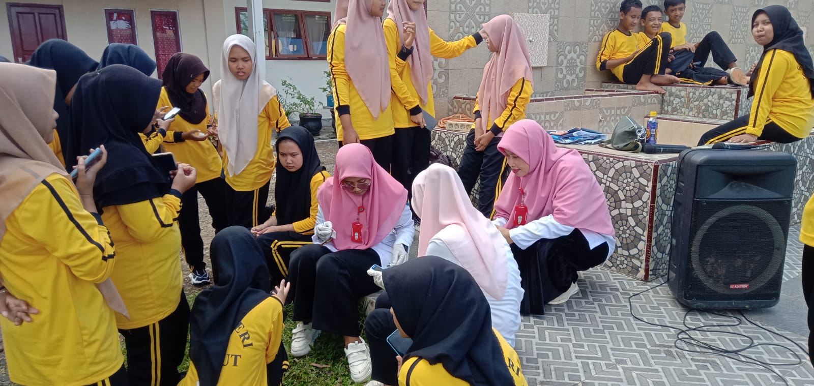 Petugas Promkes Puskesmas Tanjung Makmur bekerjasama dengan Tim Gizi berkolaborasi melaksanakan Kegi