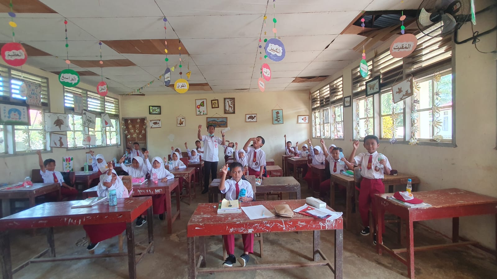 Puskesmas Tanjung Makmur melakukan pemberian obat cacing ke sekolah SDN 02 Silaut