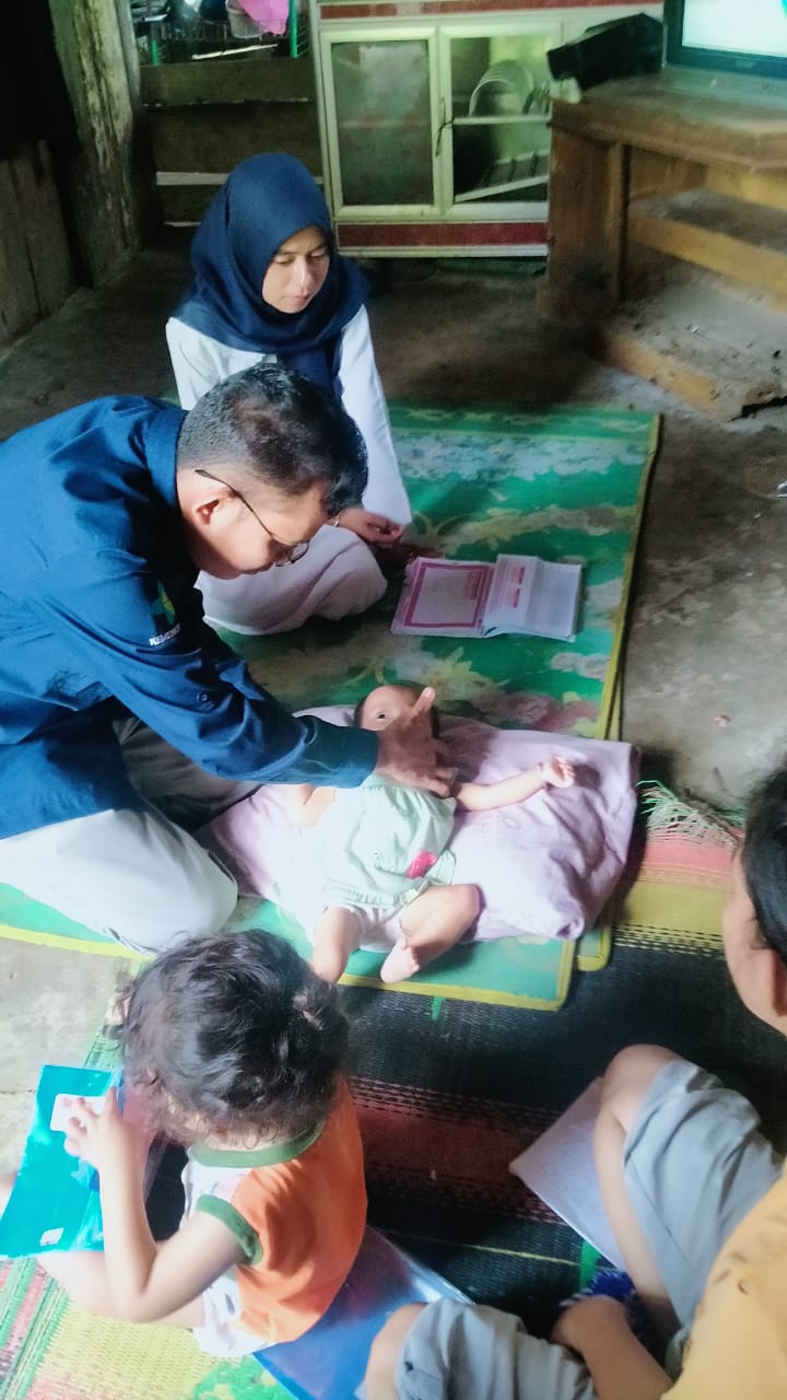Puskesmas Pasar Kuok melakukan Kegiatan Pelacakan balita gizi buruk yang berada di Tanjung Kandis Ke