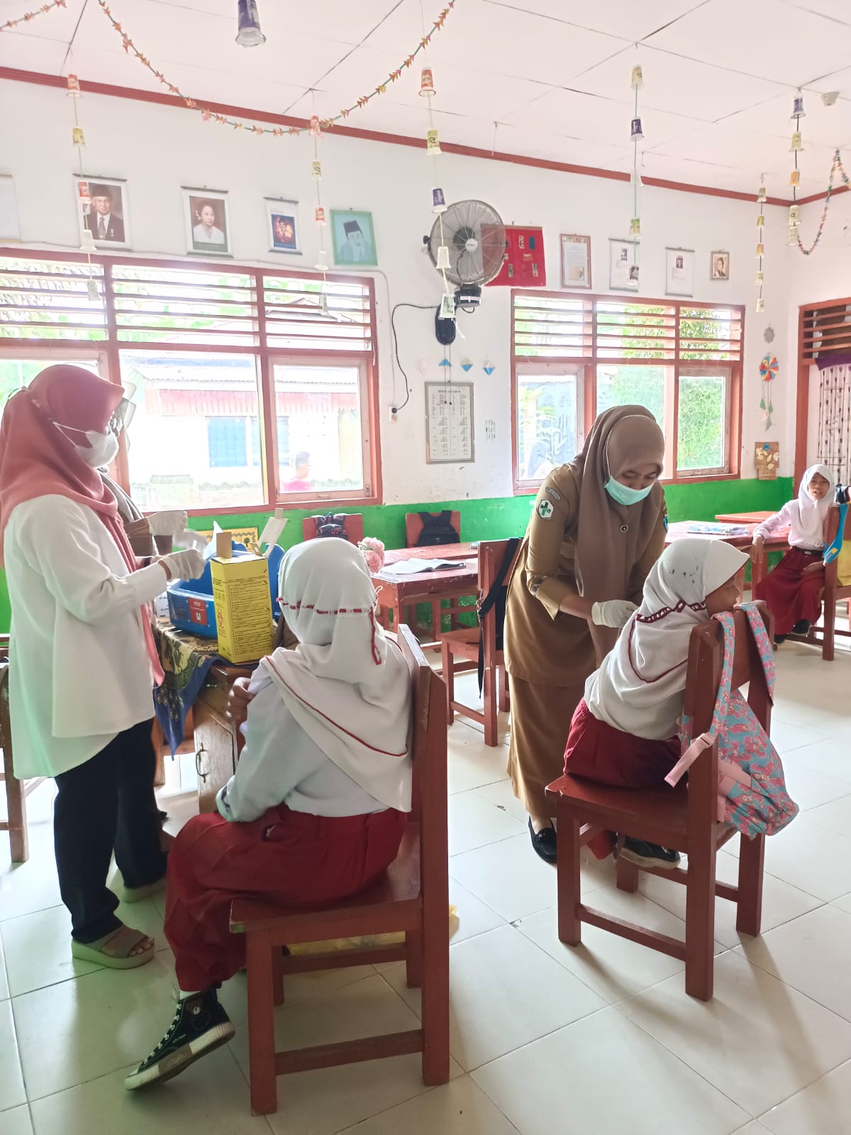 PUSKESMAS PASAR KUOK BULAN IMUNISASI ANAK SEKOLAH di SDN 28 Jorong Nan Tigo dan SDN 11 Teluk Betung