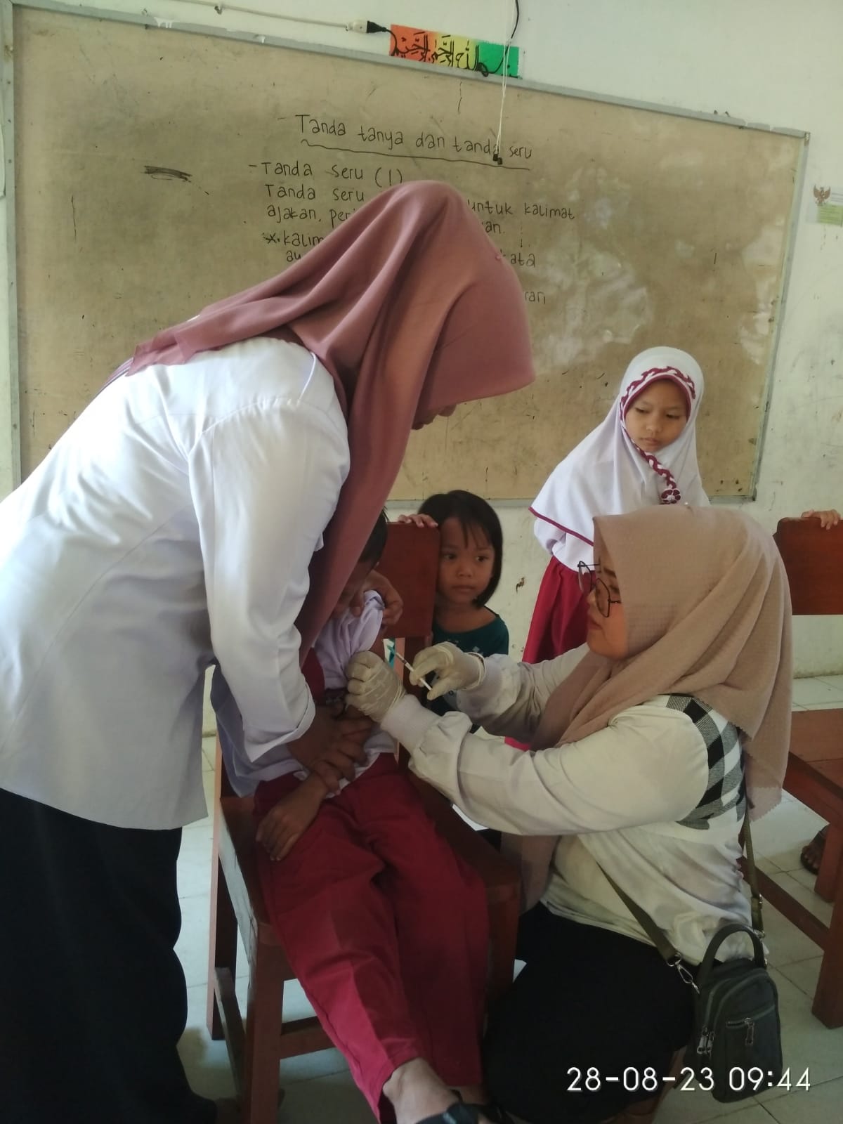 PUSKESMAS PASAR KUOK BULAN IMUNISASI ANAK SEKOLAH