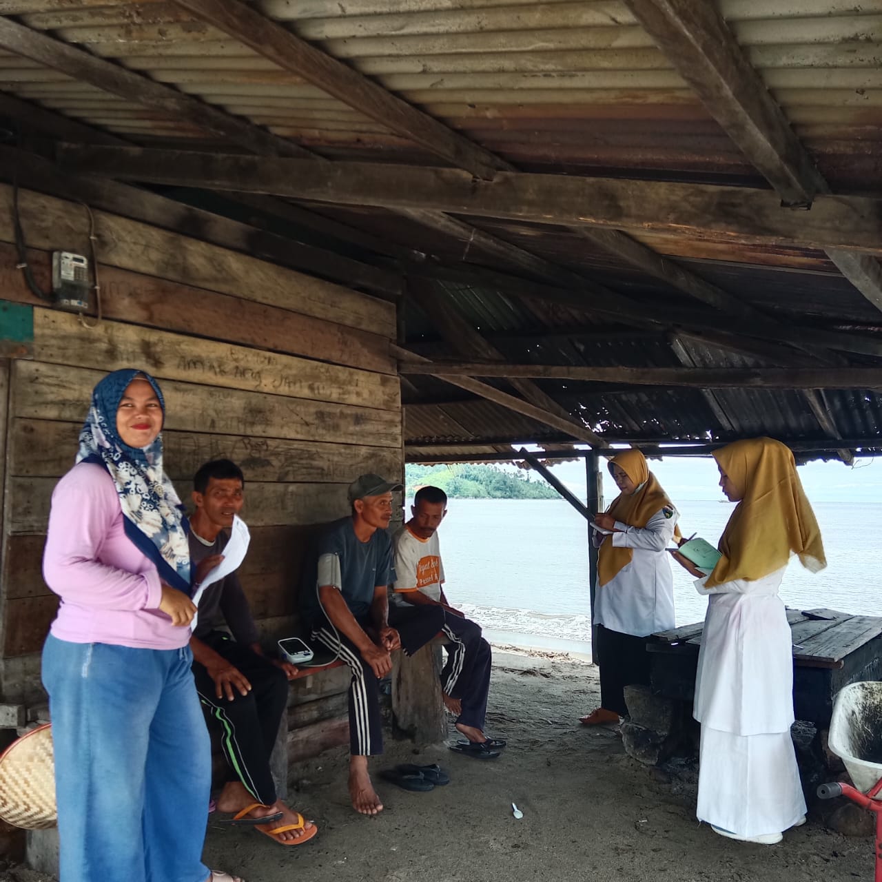 PKM Tarusan Pelaksanaan Pos UKK \"Nelayan Pesisir\" di desa sungai pinang bersama petugas UKK dan Bi