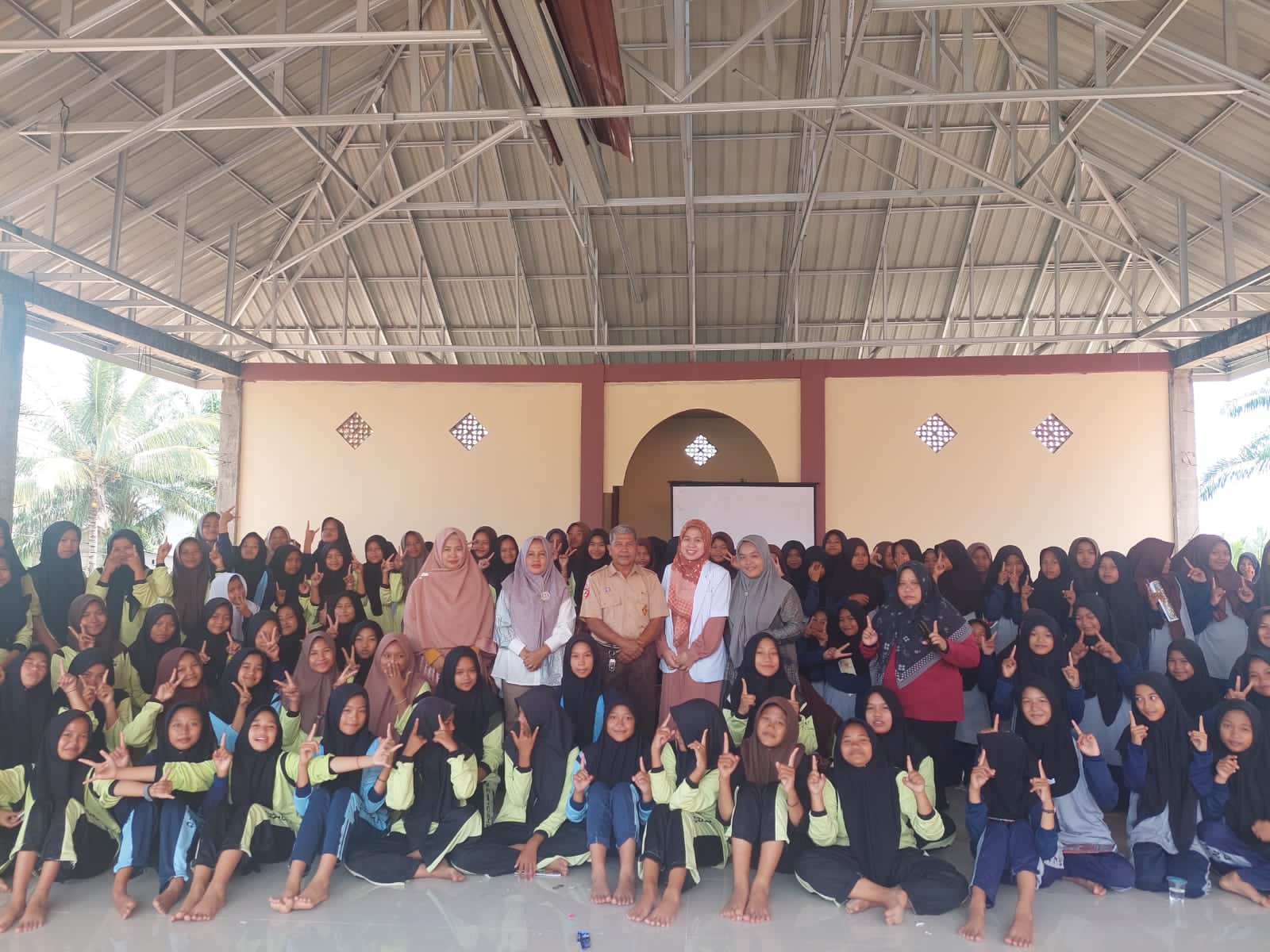 Puskesmas Tanjung Beringin di SMPN 01 melaksanakan giat penyuluhan tablet Fe dan merokok