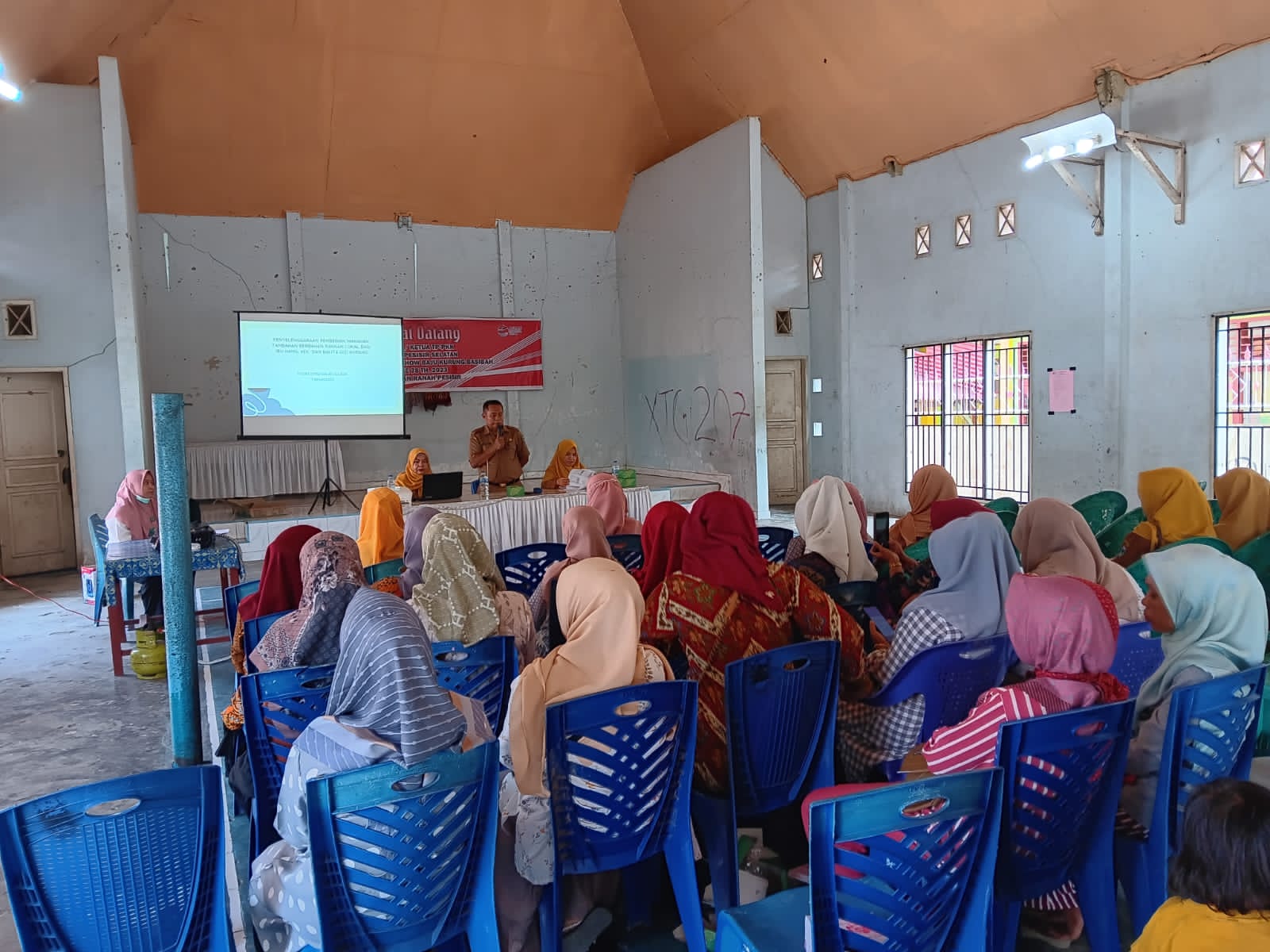 KEGIATAN PEMBERIAN MAKANAN TAMBAHAN (PMT)BERBAHAN PANGAN LOKAL UNTUK BALITA GIZI KURANG & IBU HAMIL 