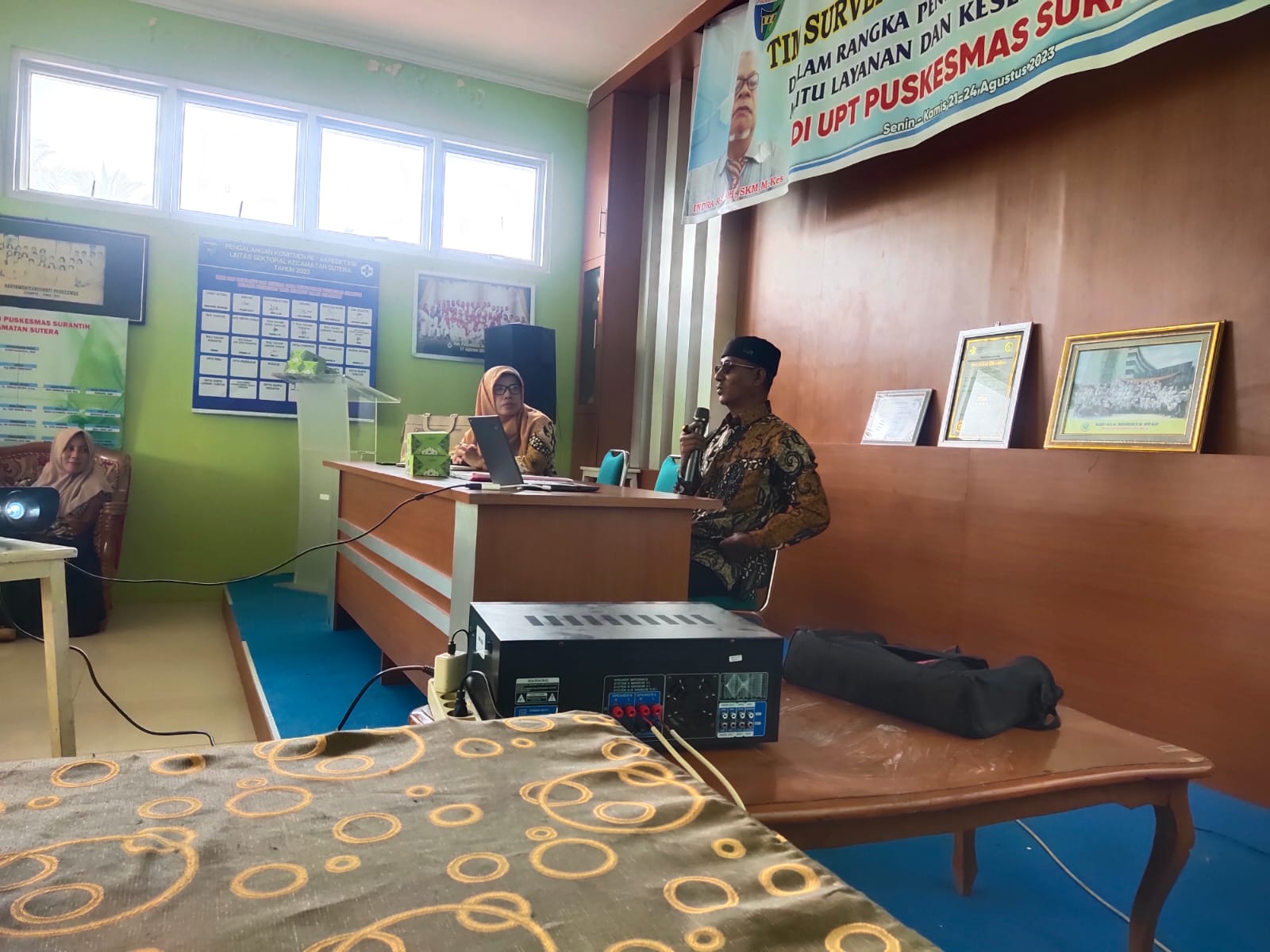 kepala puskesmas surantih bapak Harry masrizal.SKM menerima kunjungan dari puskesmas air haji