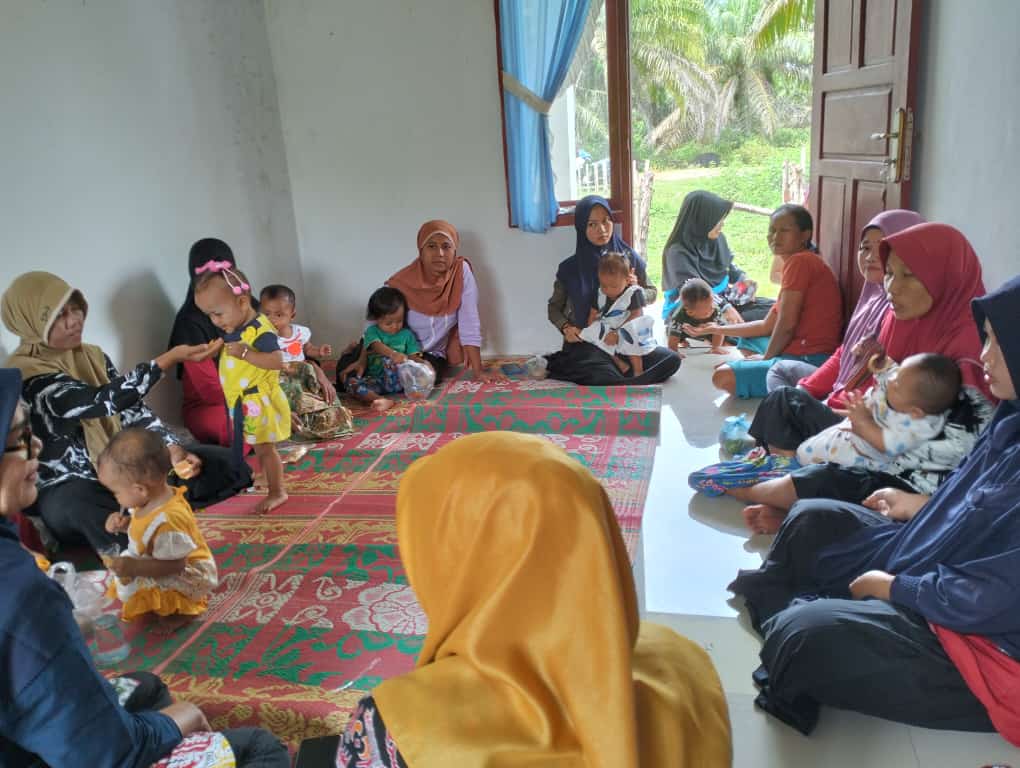 Petugas KIA Melakukan kelas Ibu Balita ke  Kampung Transmigrasi  Nagari Amping Parak Timur Puskesmas