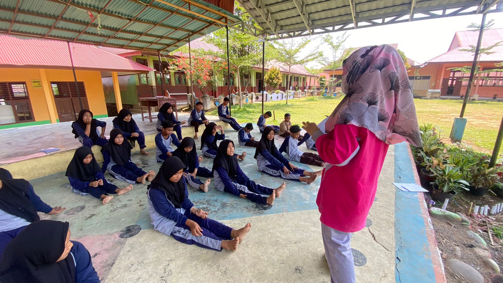 Tes kebugaran jasmani di smpn 1 lunang seluruh Guru dan Anak sekolah kelas 1 Puskesmas tanjung berin