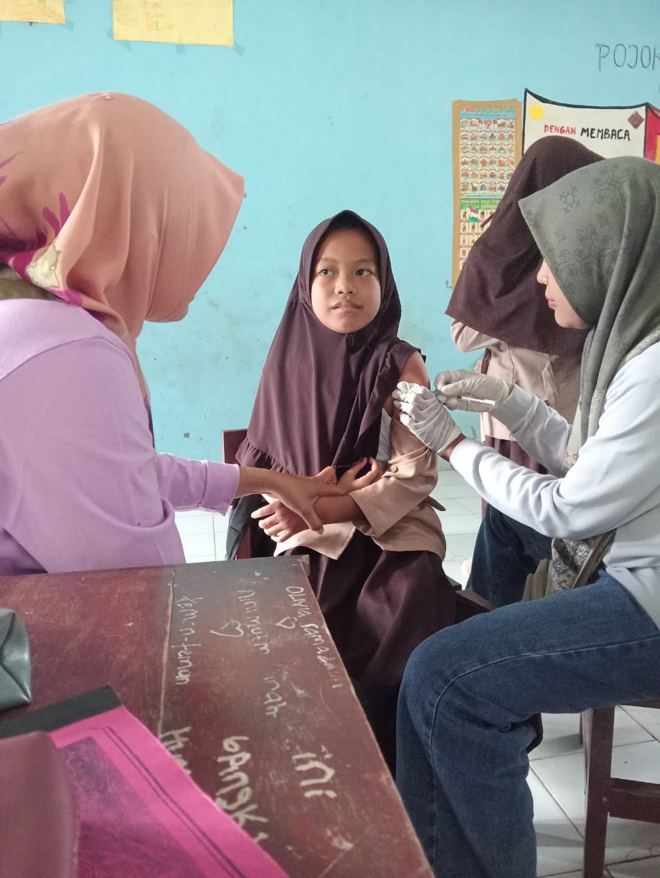 Tim Imunisasi Puskesmas Kayu Gadang dan Bidan Desa Langgai Melaksanakan BIAS ke SD yang berada Kampu