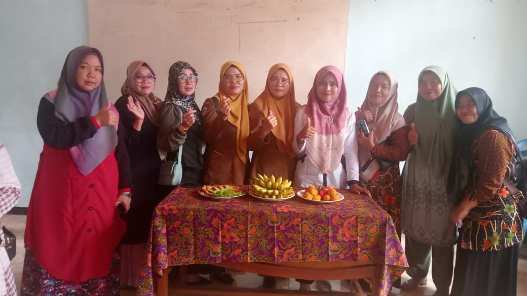 KEGIATAN PEMBERIAN MAKANAN TAMBAHAN (PMT)BERBAHAN PANGAN LOKAL UNTUK BALITA GIZI KURANG & IBU HAMIL 