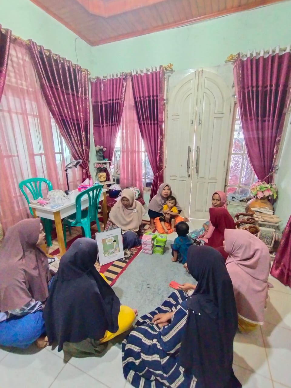 Kelas ibu balita ini dilaksanakan di Ujung Air dengan petugas KIA puskesmas Surantih