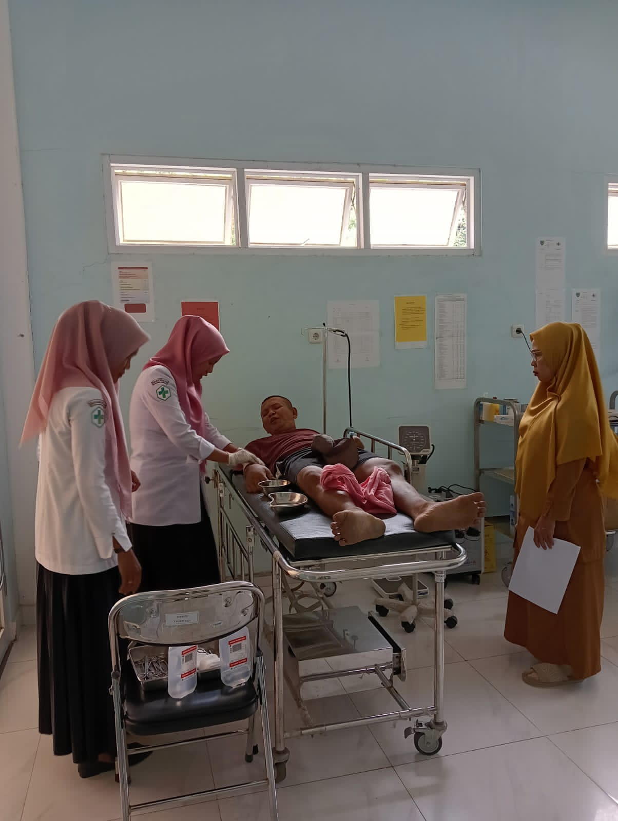 PELAYANAN IGD HARI INI , PERAWATAN LUKA dan GANTI VERBAN PKM KY GADANG