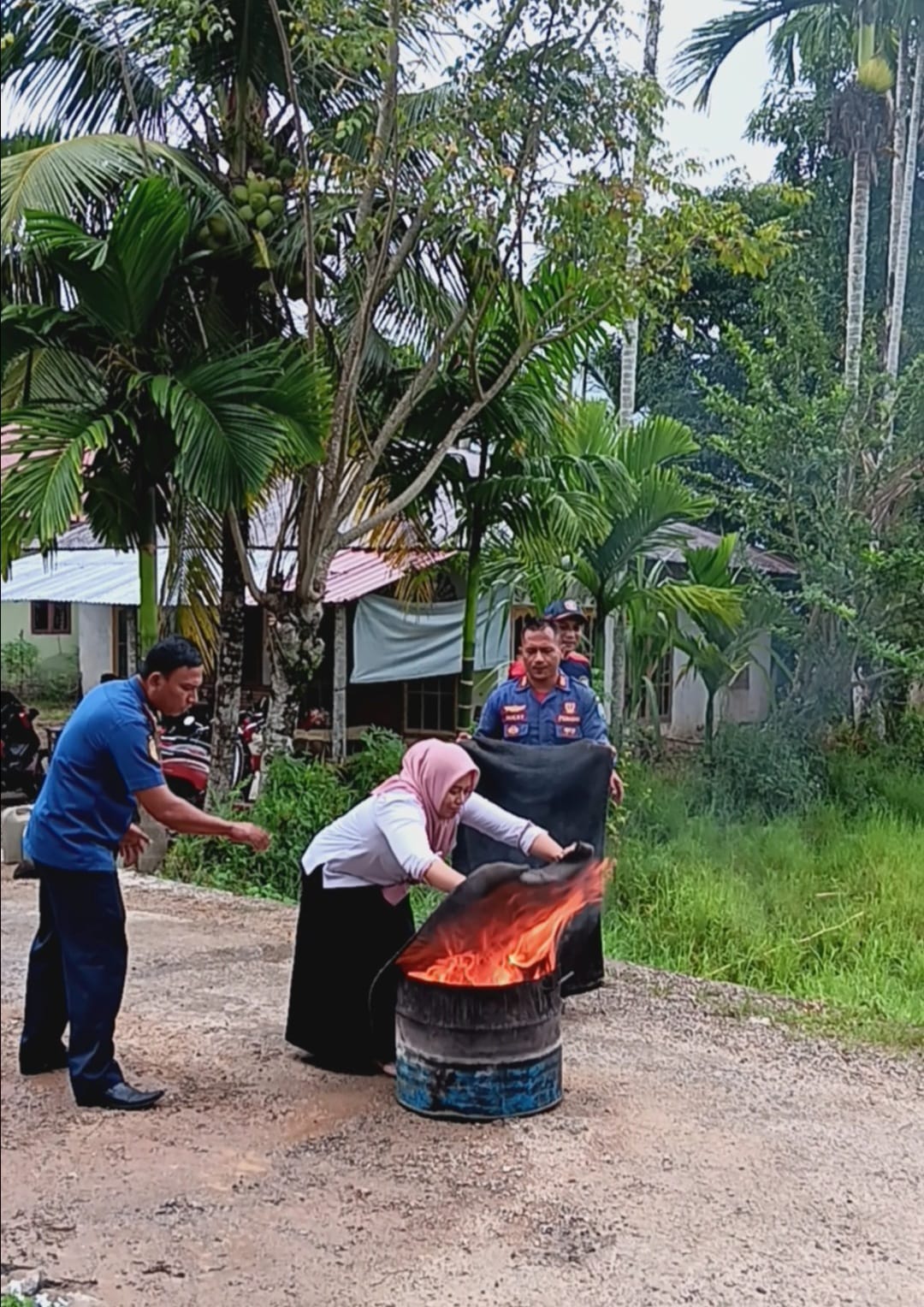 Edukasi, Sosialisasi Dan Simulasi Penanganan Kebakaran Di Puskesmas IV Koto Mudik