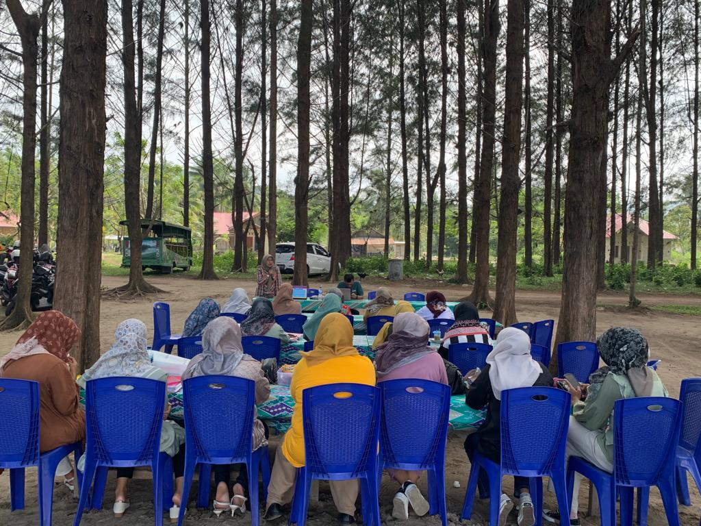 PENYEGARAN KADER TB DI PANTAI TANSRIDANO Puskesmas Pasar Kuok