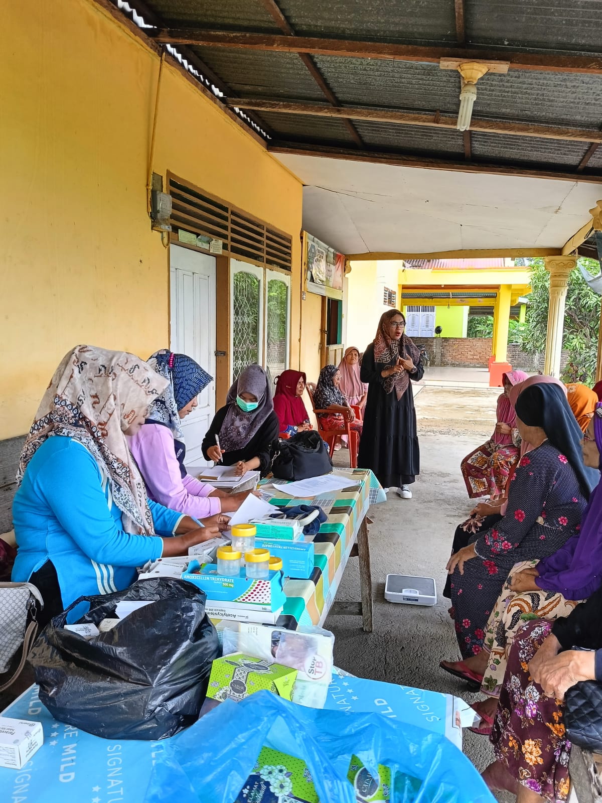 KEGIATAN KUNJUNGAN RUMAH LANSIA RESTI Dan edukasi lansia terintegrasi dg screening SRQ DI  BATU HAMP