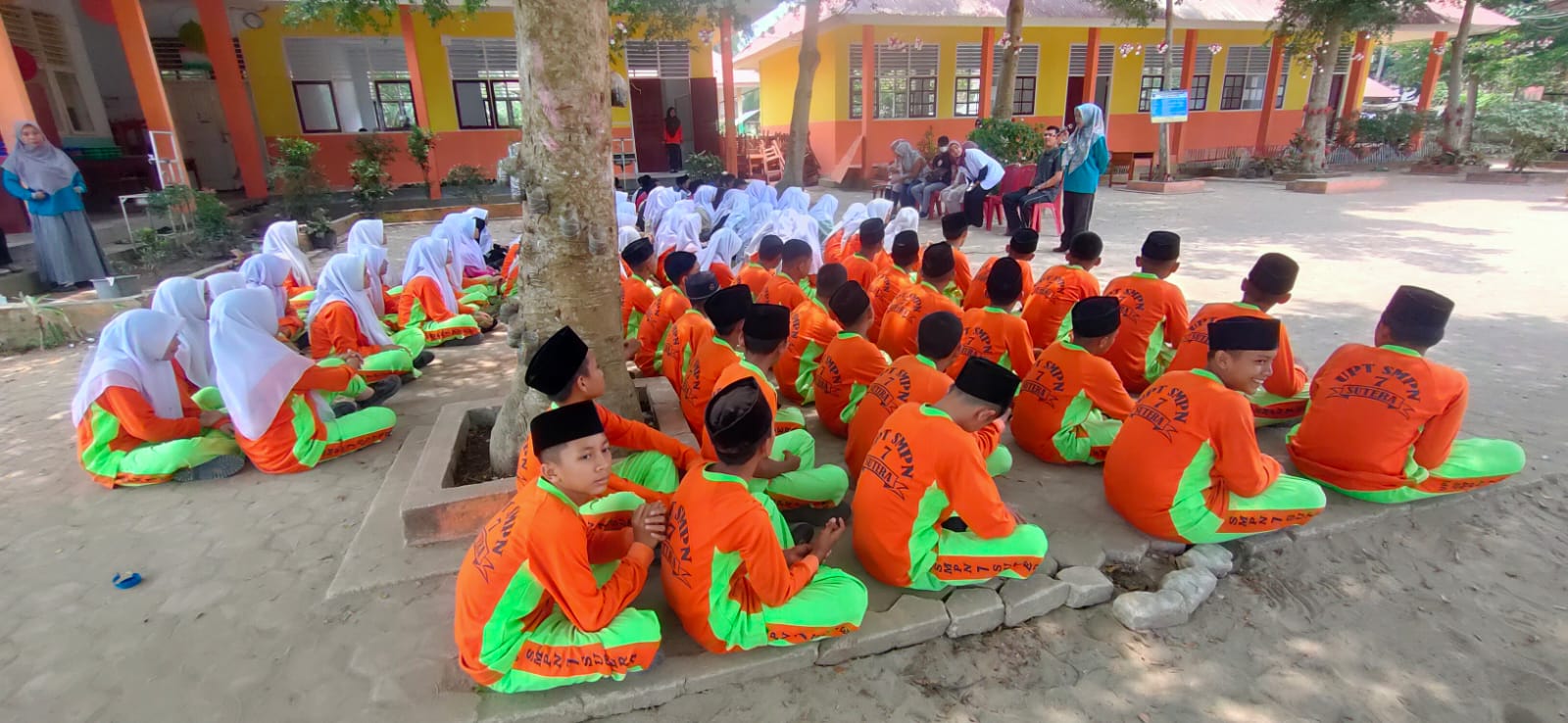 PKM Surantih Melakukan kunjungan ke Smp 7 koto Taratak Dalam rangka pengawasan  penyakit  scabies