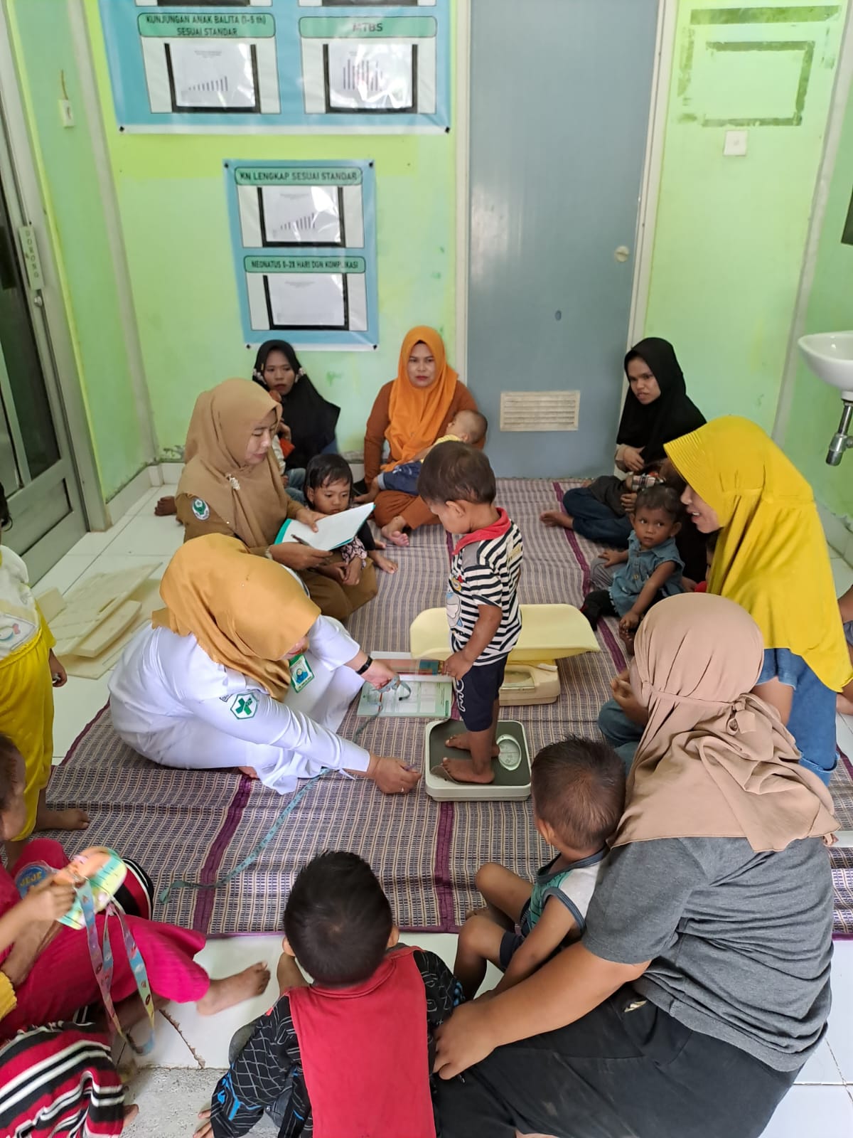 KEGIATAN KUNJUNGAN LAPANGAN BUMIL KEK, ANEMIA, BUMIL RESTI, BBLR DAN BALITA DENGAN MASALAH GIZI DI N