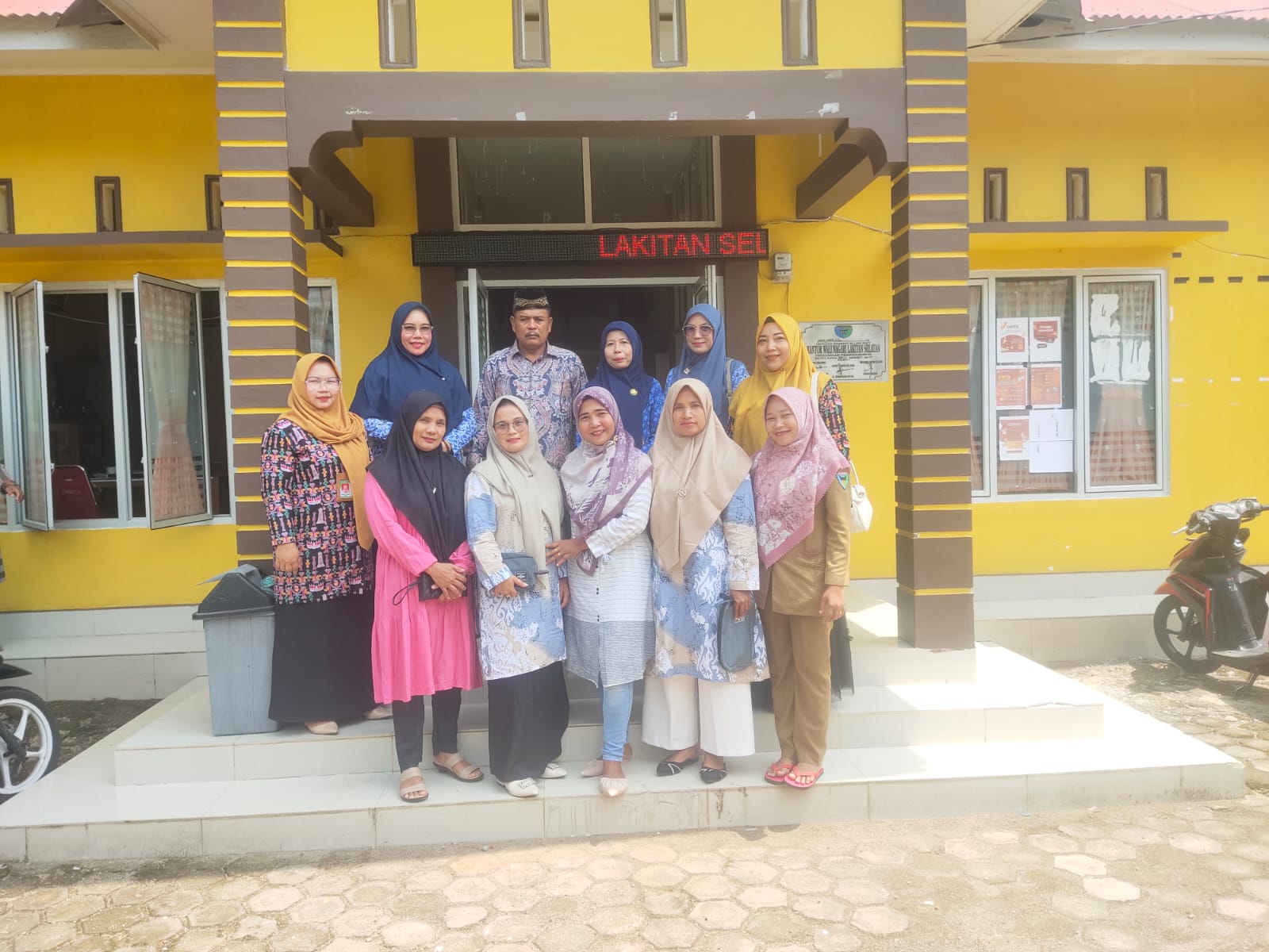 Serah terima bidan  poskesri Lubuk Begalung ke nagari Lakitan Selatan PKM Kambang