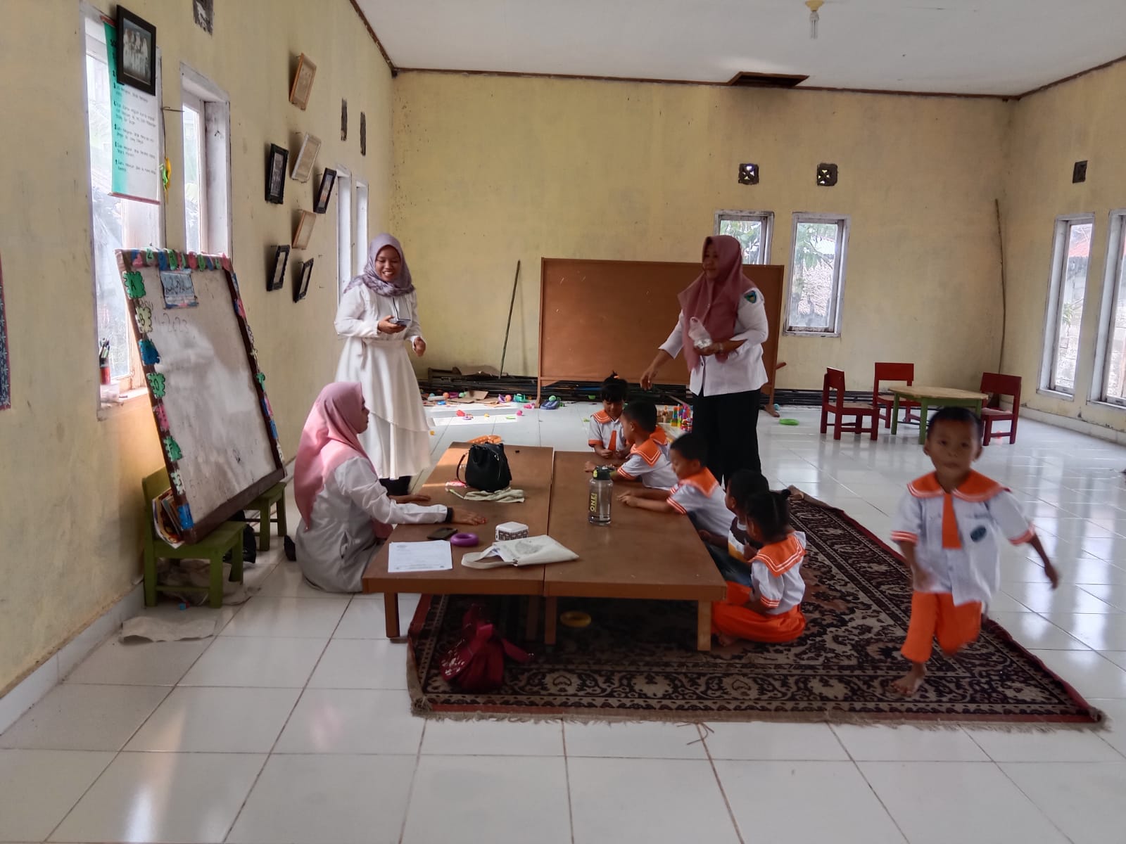 KEGIATAN PEMBERIAN OBAT PENCEGAHAN MASSAL ( POPM ) DI PAUD KASIH TK. ANUGRAH KAPUH WILAYAH KERJA PUS
