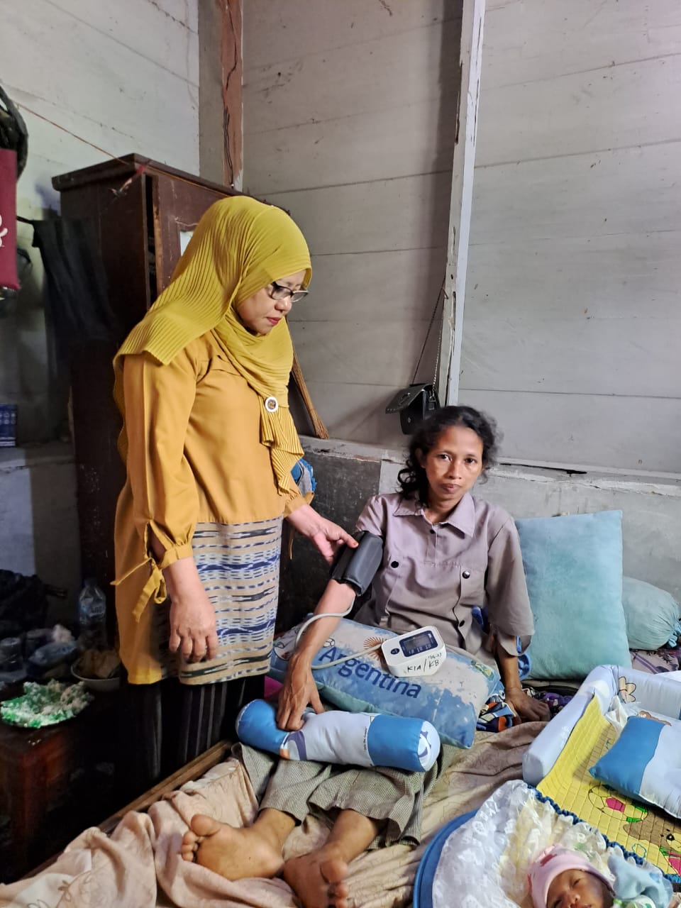 Bidan Bikor Puskesmas Tanjung Makmur melakukan kunjungan Ibu Nifas ke Nagari Lubuk Bunta Kecamatan S