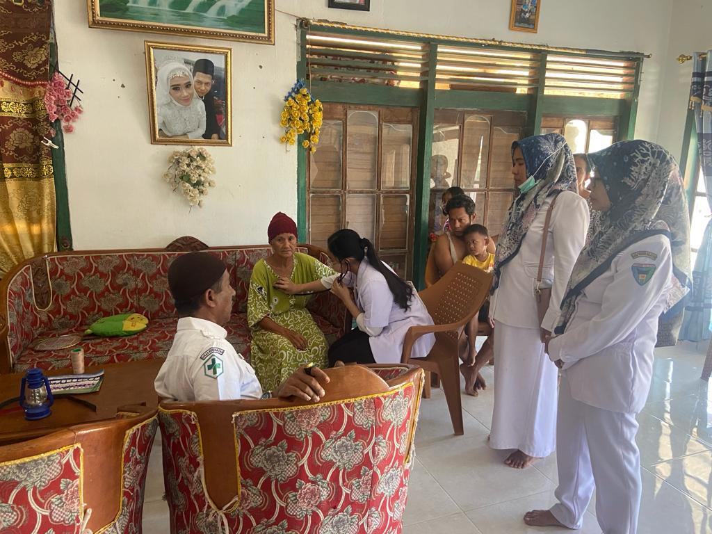 PKM Surantih Melakukan kunjungan ke rumah pasien DBD