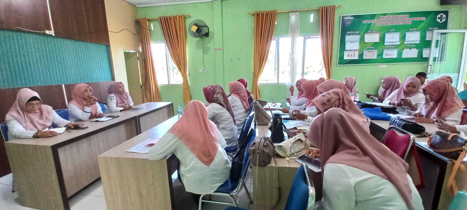PERTEMUAN PJ PROGRAM DENGAN BIDAN DESA PKM KOTO BARU