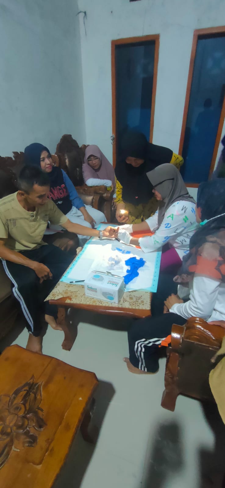 PKM Surantih pengambilan SAMPEL DARAH KONTAK SERUMAH kasus filariasis di kampung simpudiang gunuang 