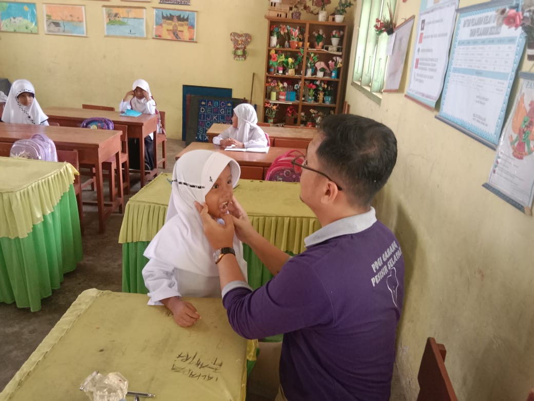 SKRINING KESEHATAN BERKALA ANAK SEKOLAH DI SD N. 27 KOTO BATU HAMPAR TARUSAN WILAYAH KERJA PUSKESMAS