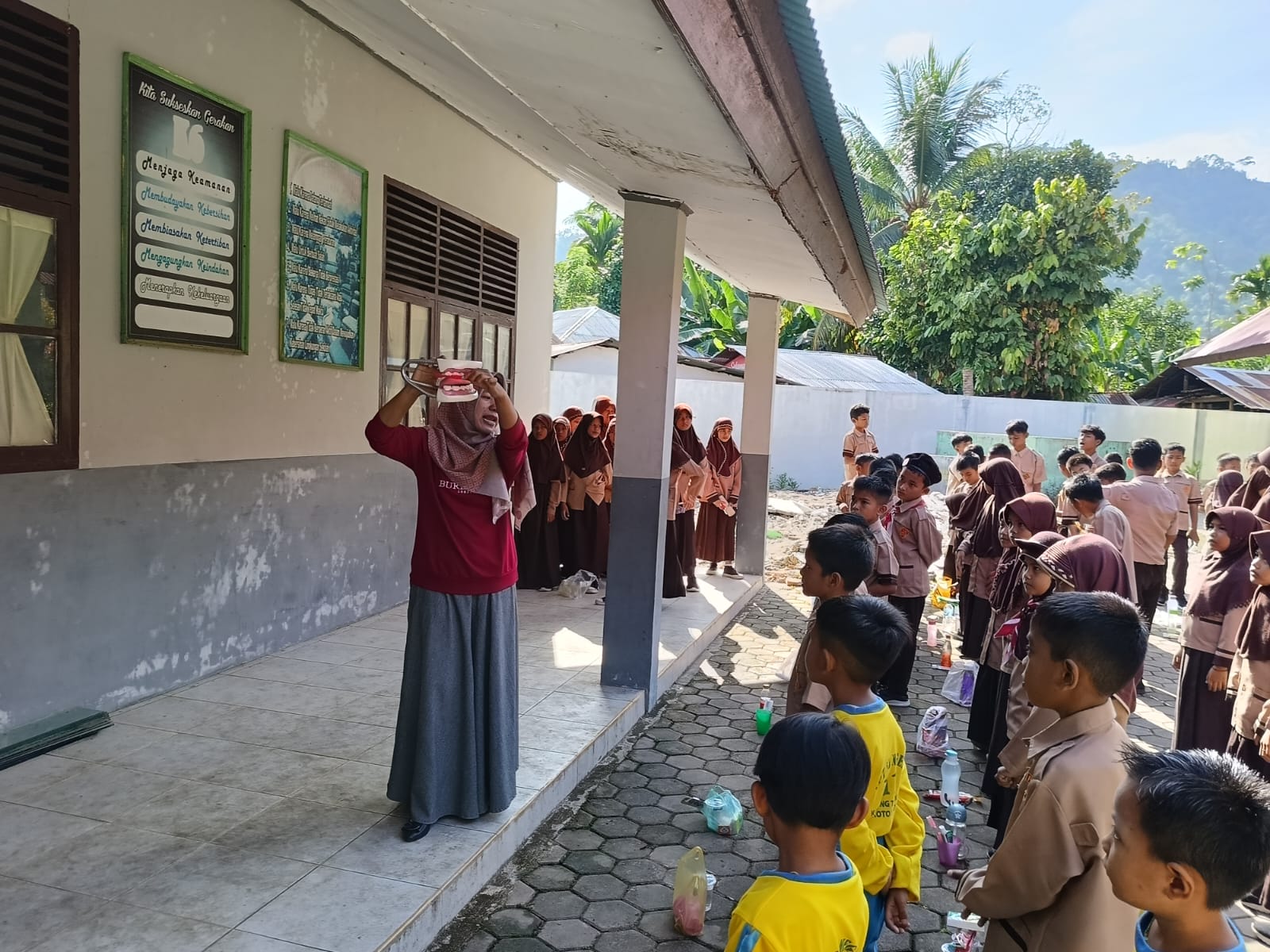 SKRINING KESEHATAN BERKALA ANAK SEKOLAH DI SD N. 11 BATU HAMPAR TARUSAN WILAYAH KERJA PUSKESMAS TARU