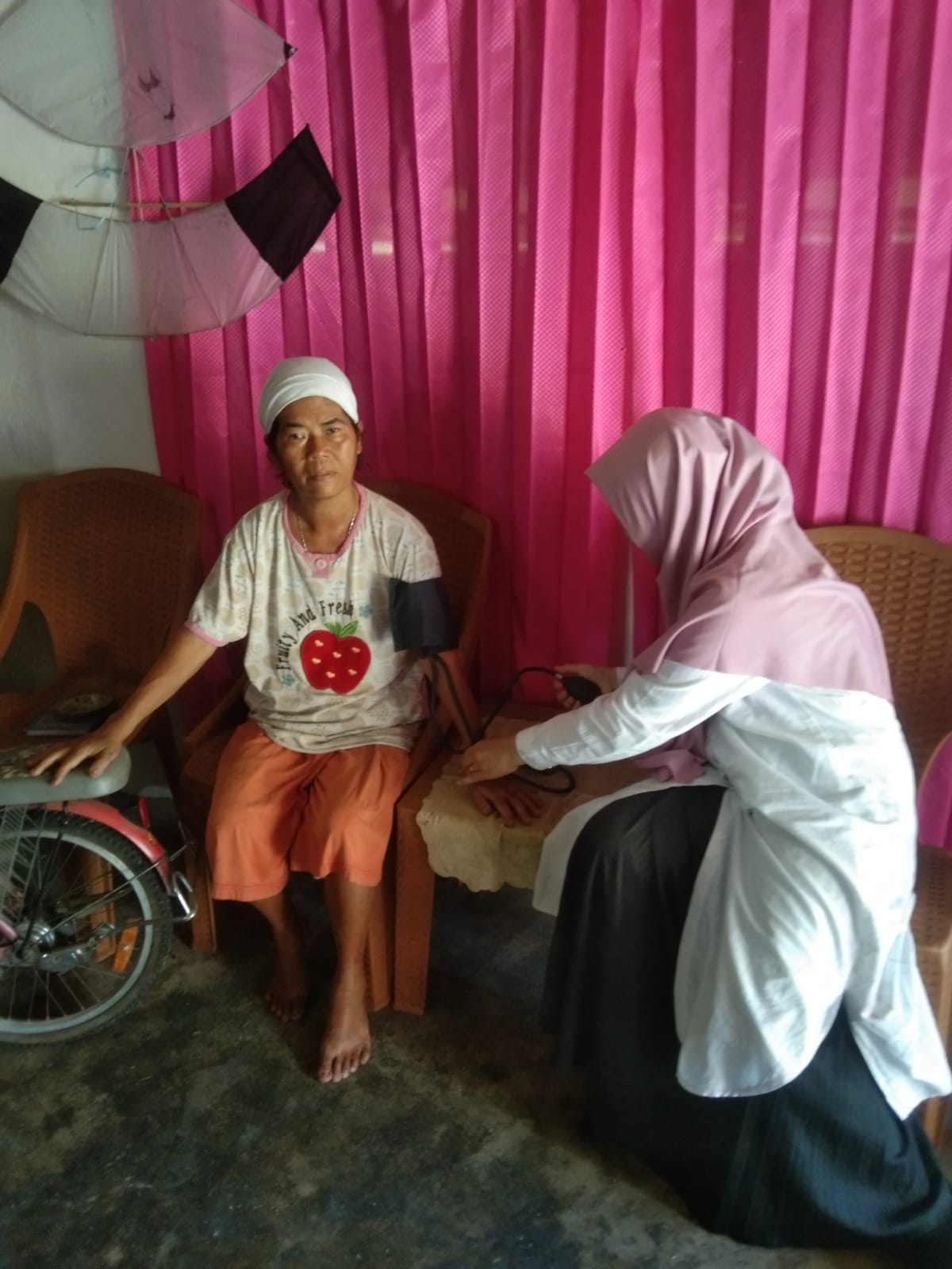 PKM Surantih Kunjungan rumah pd Ny.R, dg DX: Diabetes Melitus + Hipertensi