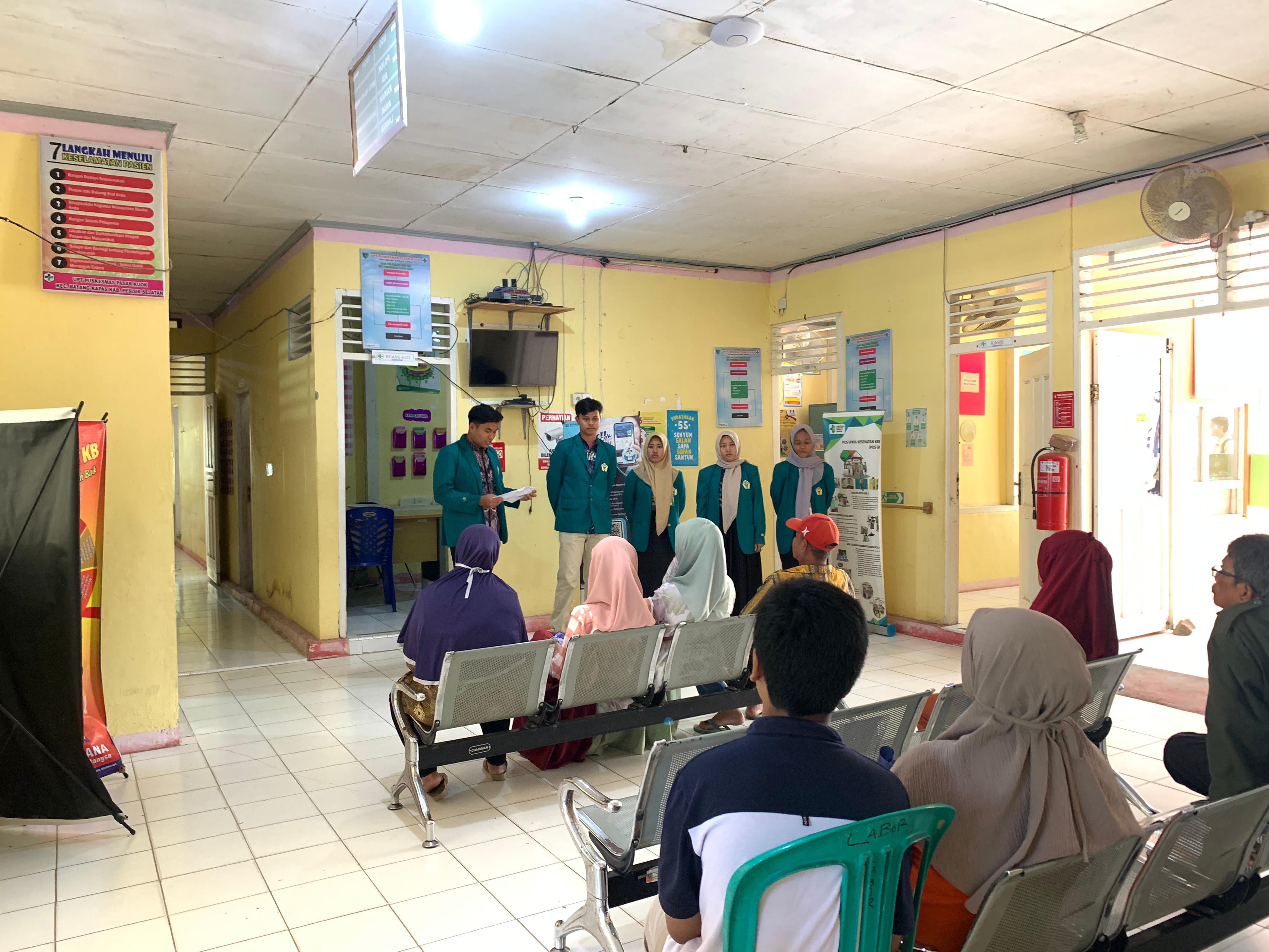 Penyuluhan dalam gedung tentang Rumah Sehat dan PBHS di Rumah Tangga.