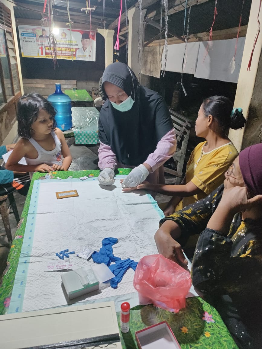 PKM Surantih Pengambil sampel untuk penemuan kasus filariasis