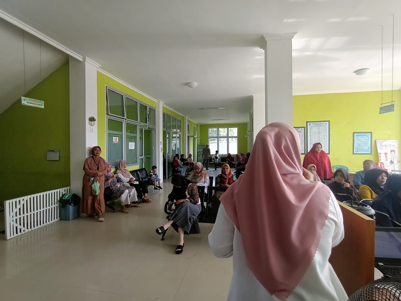 PENYULUHAN DALAM GEDUNG PUSKESMAS BALAI SELASA TENTANG GIZI SEIMBANG UNTUK KELUARGA