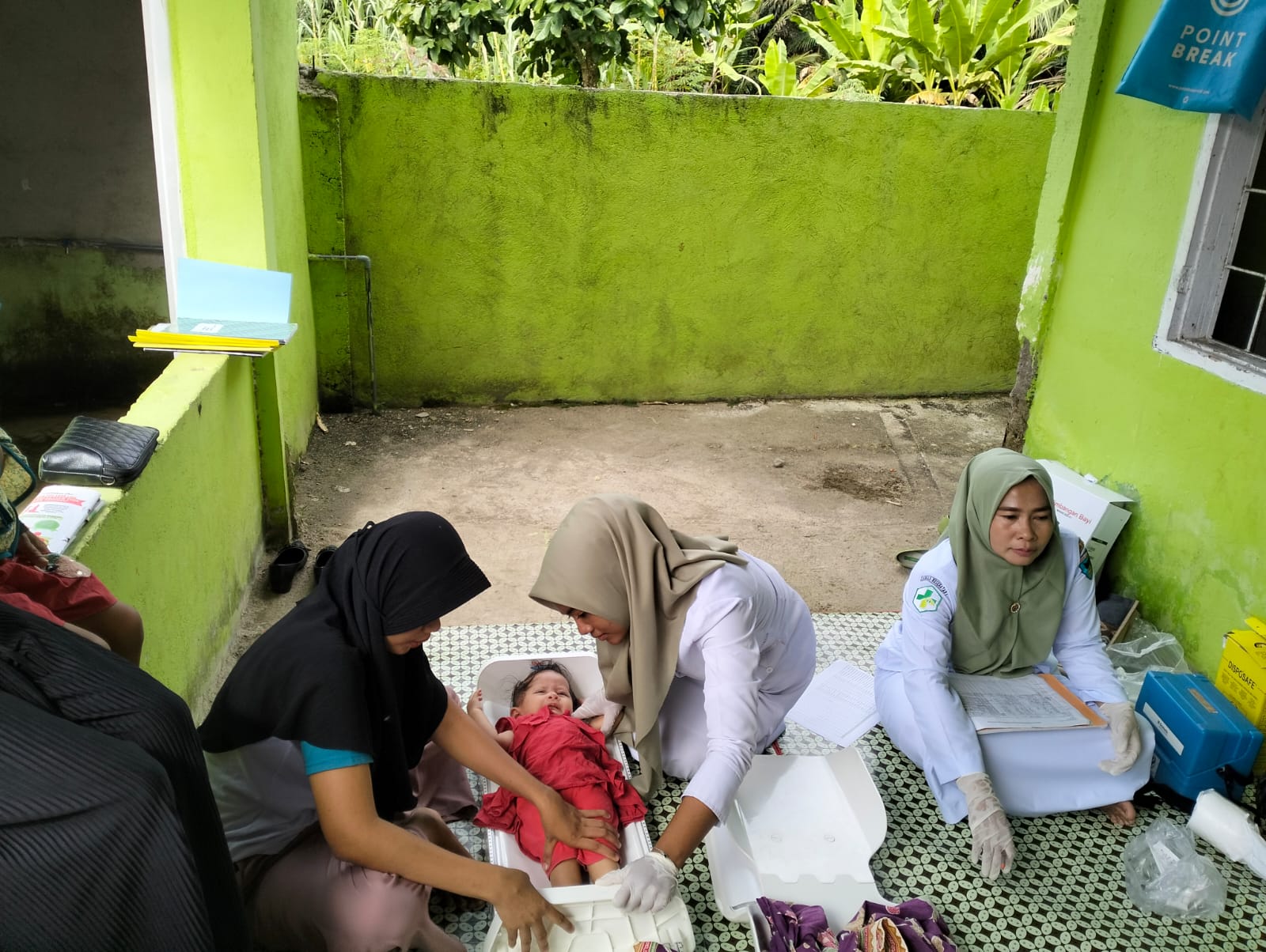PUSKESMAS IV KOTO MUDIK PENIMBANGAN MASSAL DI POSYANDU