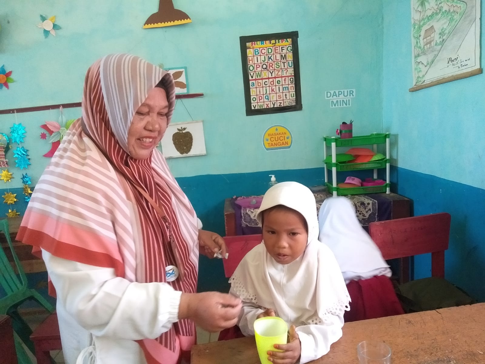 PKM Airpura Pelaksanaan Pemberian Obat Pencegahan Massal (POPM) obat cacing