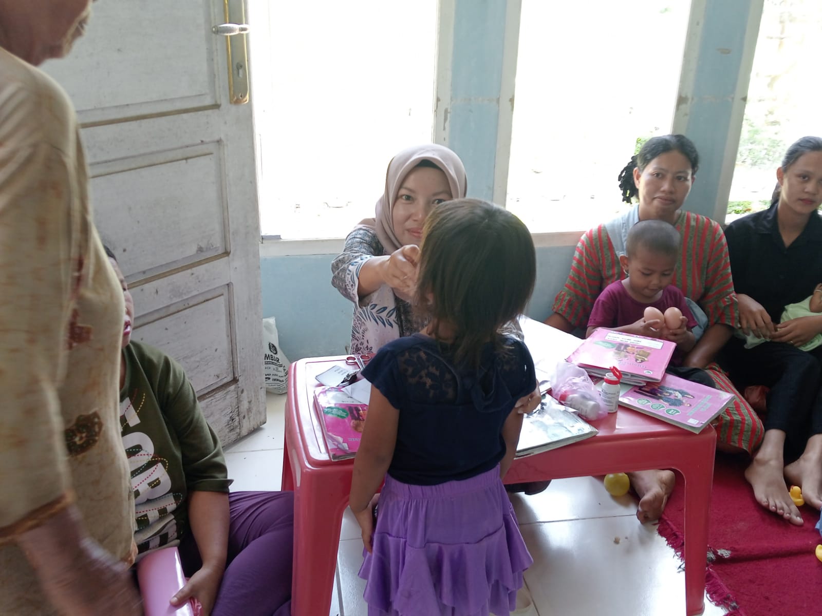 PKM BL SELASA PEMBERIAN KAPSUL VITAMIN A DAN PENIMBANGAN MASSAL DI POSYANDU PADANG SIRIH, POSYANDU A