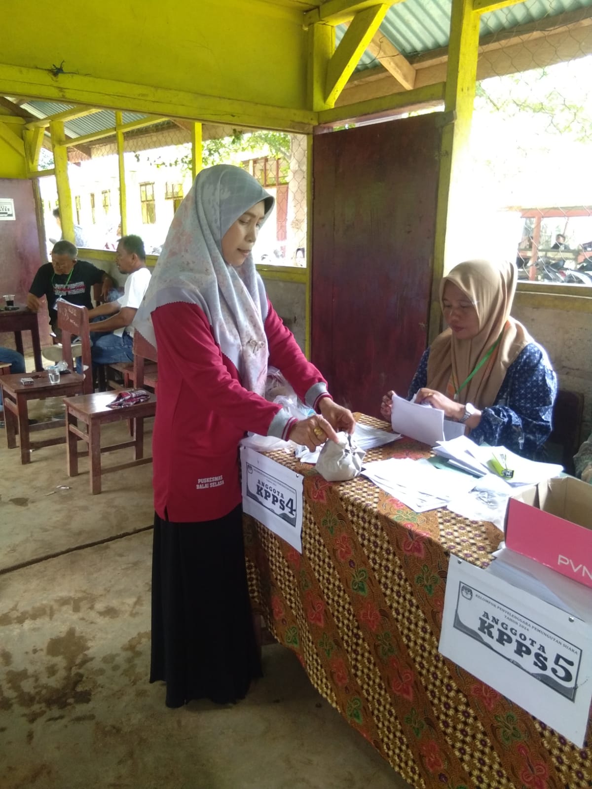 PENGAWASAN KEAMANAN PANGAN SAAT PEMILU BAGI ANGGOTA KPPS PKM BL SELASA