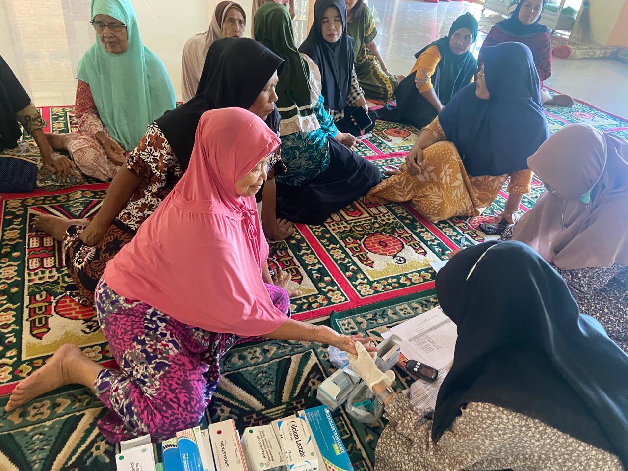 PKM BBB KEGIATAN SCREENING PTM (DETEKSI DINI PEMERIKSAAN KESEHATAN) DI kampung tanjung Nagari Duku U