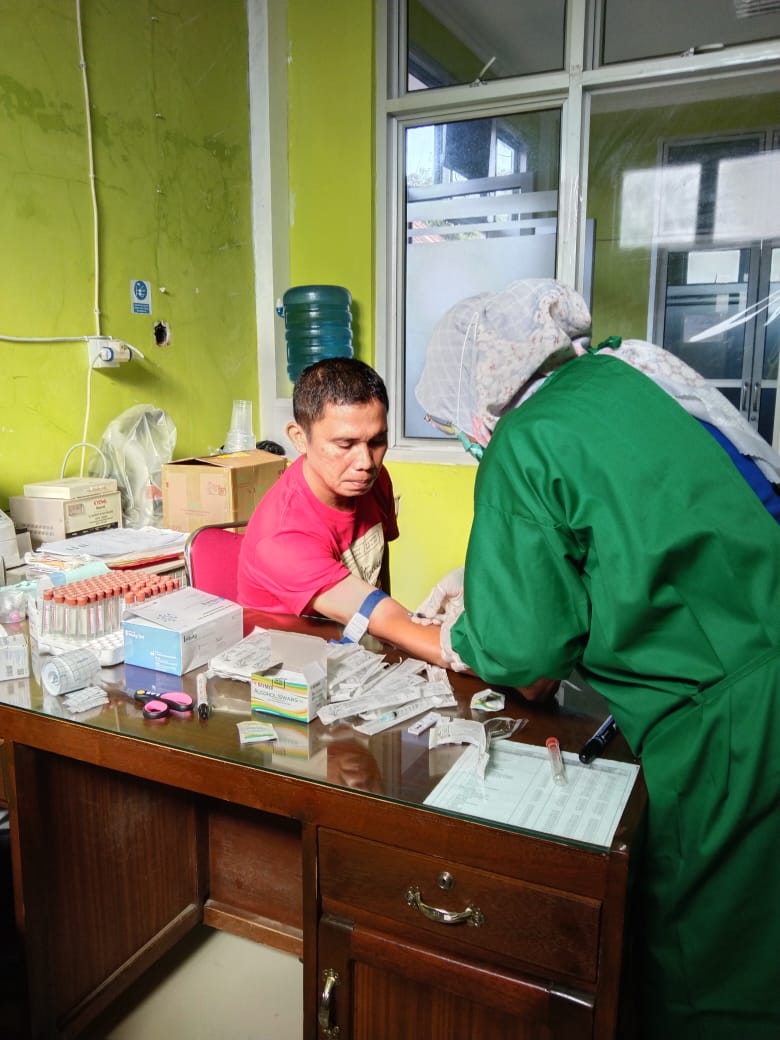 PEMBERIAN VAKSIN HEPATITIS B UNTUK TENAGA KESEHATAN DAN MEDIS PKM BL SELASA