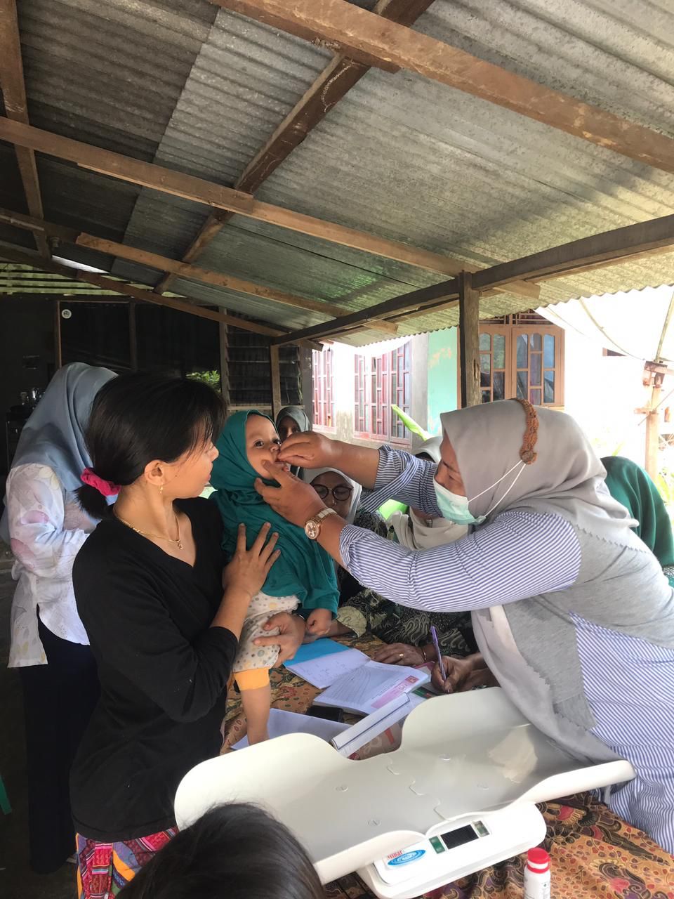 Pemantauan kegiatan penimbangan massal dan pemberian Vitamin A PKM BBB