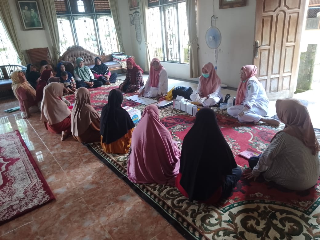PELAKSANAAN PERTEMUAN PERTAMA KLS IBU HAMIL DII KAMPUNG GANTING