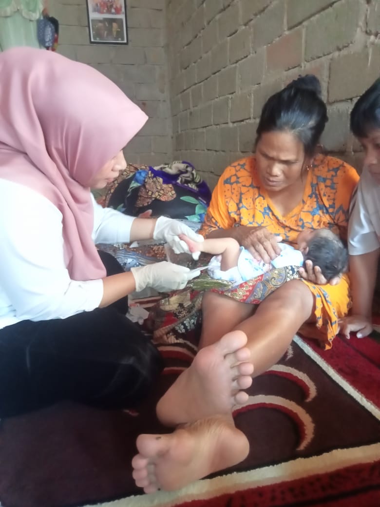 PEMERIKSAAN SHK BAYI PUSKESMAS IV KOTO MUDIK