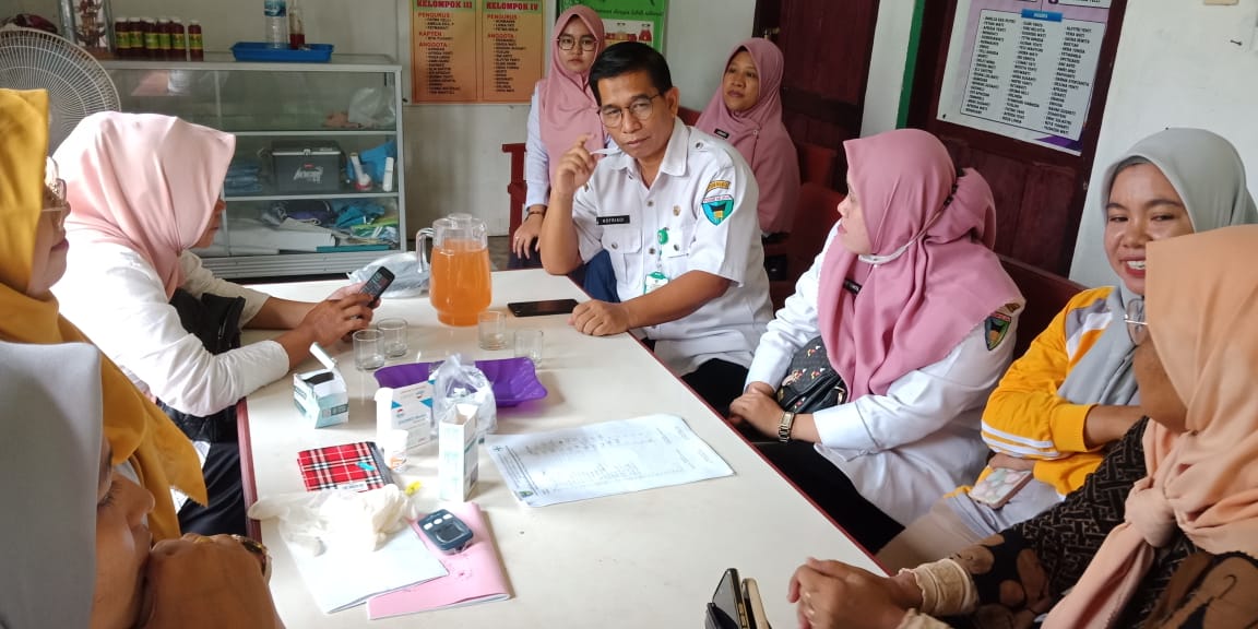 TIM UKK Puskesmas Koto Berapak bersama Kepala Puskesmas berserta TIM UKK Dinas Kesehatan Kab Pesisir