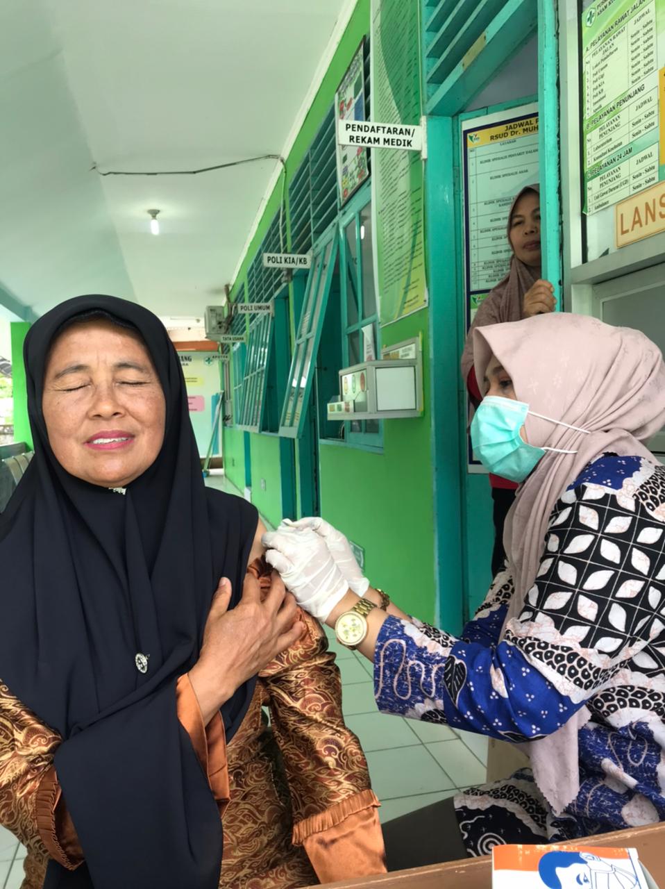 Pelaksanaan Kegiatan Imunisasi HBs-Ag & Anti HBS Petugas Kesahatan Puskesmas Asam Kumbang