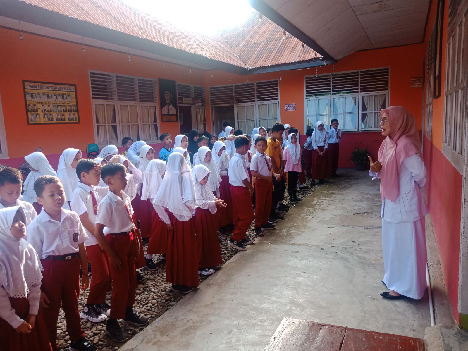 Puskesmas Koto Baru PELAKSANAAN PENYULUHAN KE SEKOLAH 