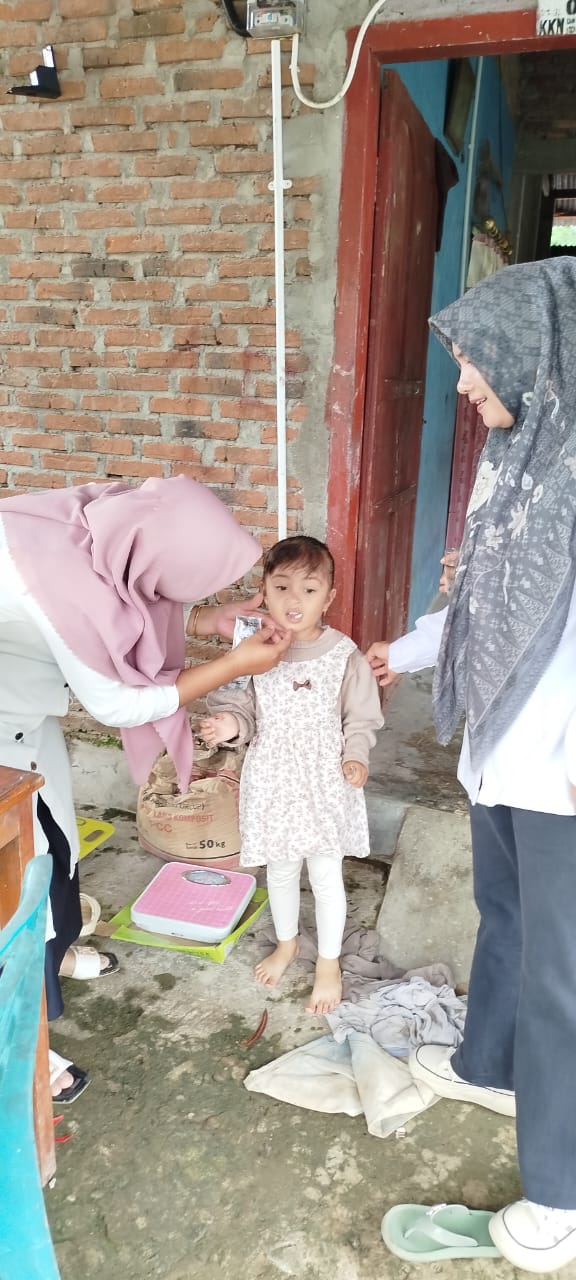 Pemberian Obat Cacing  pada anak balita  Di wilayah kerja Puskesmas Surantih