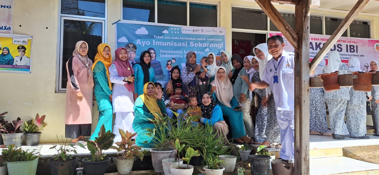 PKM AIR HAJI HARI PERTAMA PELAKSANAAN PENARI (SEPEKAN MENGEJAR IMUNISASI) DI POSYANDU