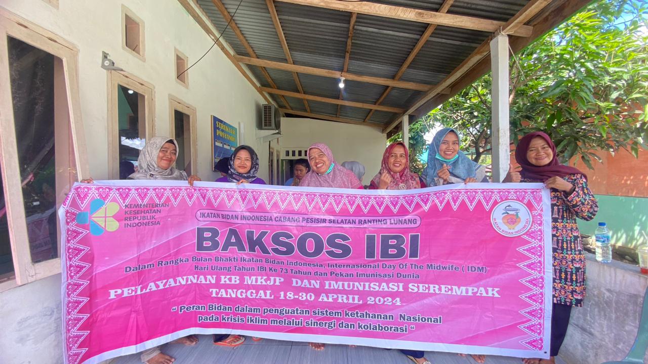 HARI KE EMPAT PELAKSANAAN PENARI (SEPEKAN MENGEJAR IMUNISASI) DI 5 POSYANDU DARI 2 NAGARI  
