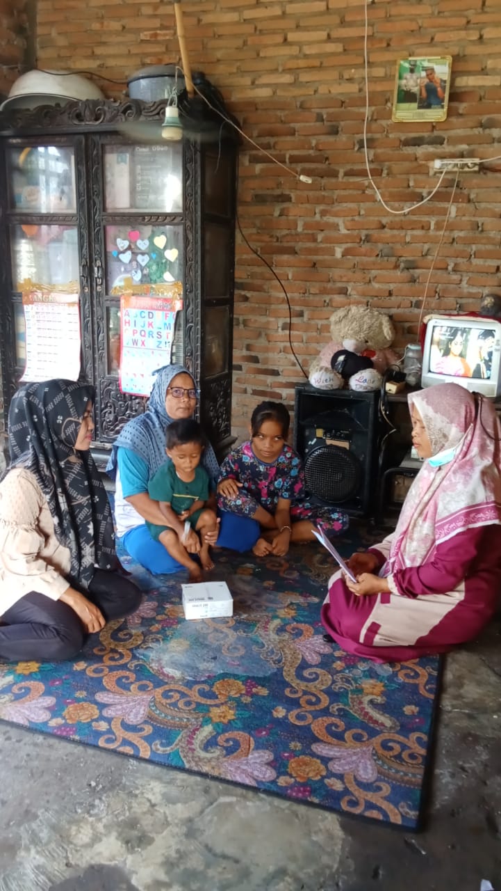 PKM Surantih melakukan kunjungan rumah kerumah pasien yang menderita diare
